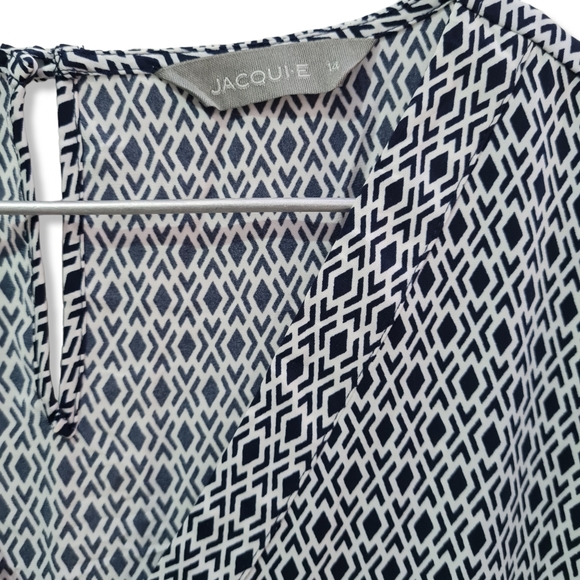 Size- L, JACQUI.E top - Picture 3 of 4